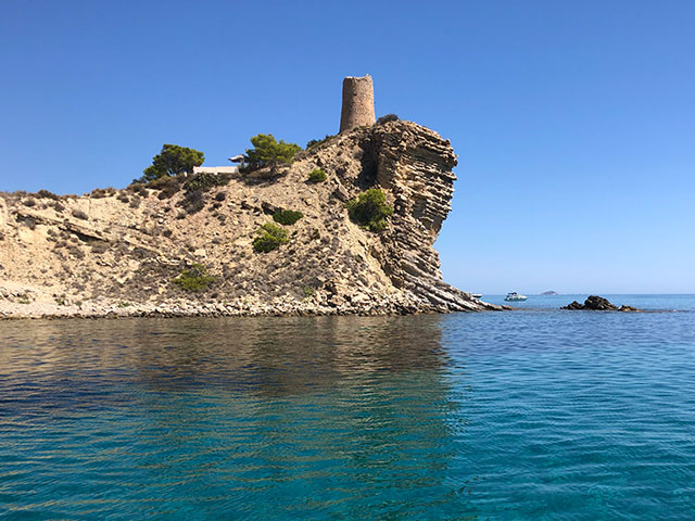 Paseos y calas en familia en barco El Campello